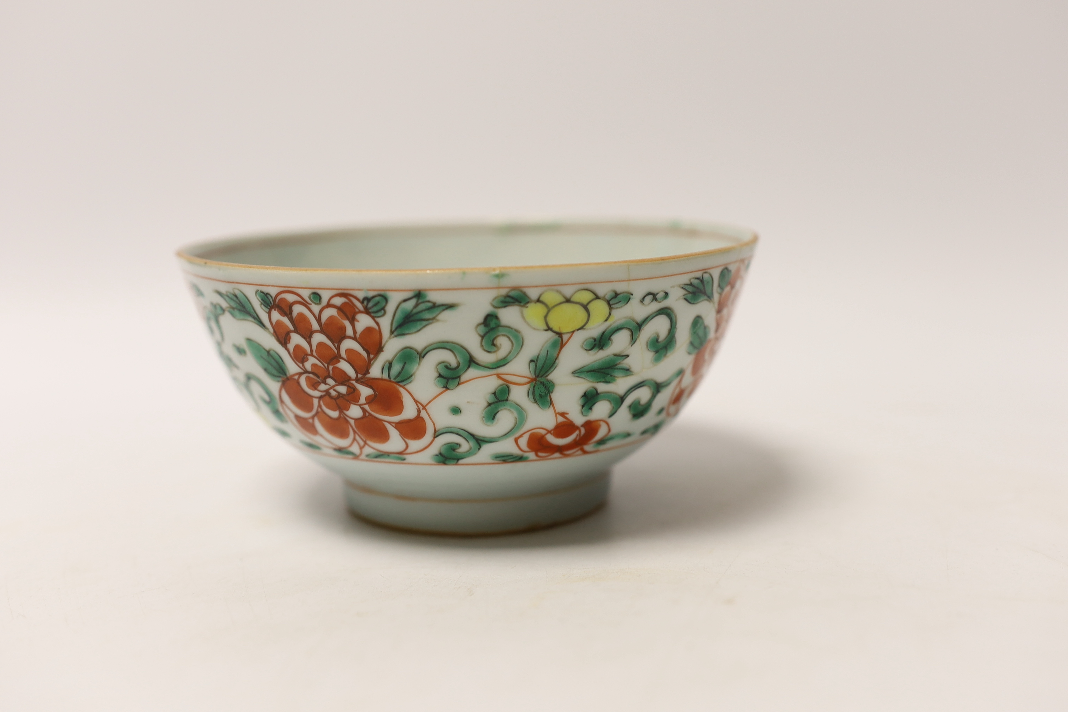 A Chinese Kangxi famille verte saucer dish and a bowl, bowl diameter 14cm